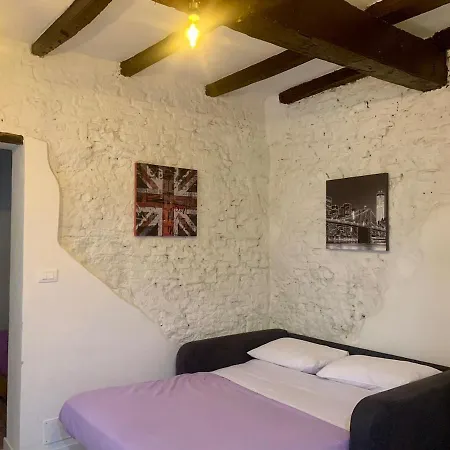 Tiny-house In The Heart Of Bolonia
